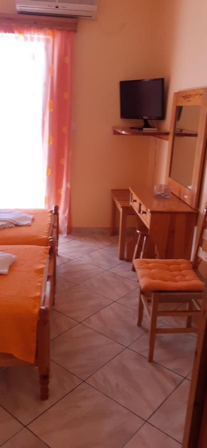 To Spiti Tis Eirinis Apartment Poros Town Ngoại thất bức ảnh