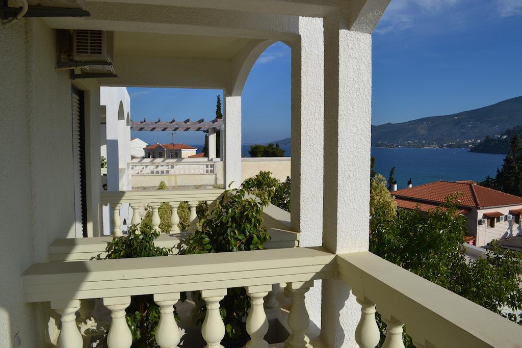 To Spiti Tis Eirinis Apartment Poros Town Phòng bức ảnh