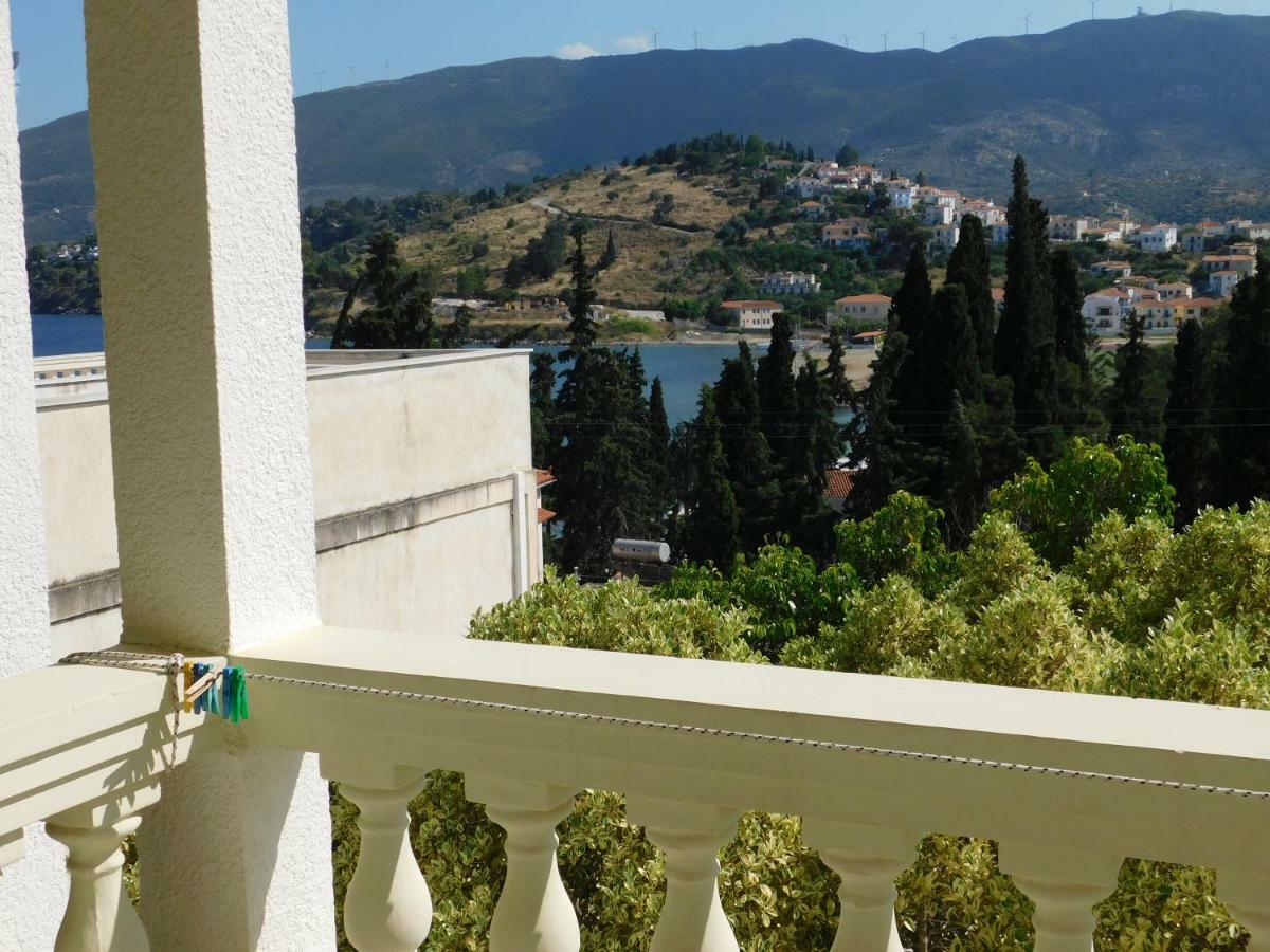 To Spiti Tis Eirinis Apartment Poros Town Ngoại thất bức ảnh